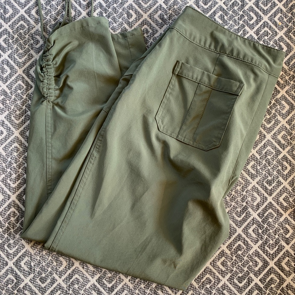 Dress Barn Cropped Green Khaki Parachute Pants 10